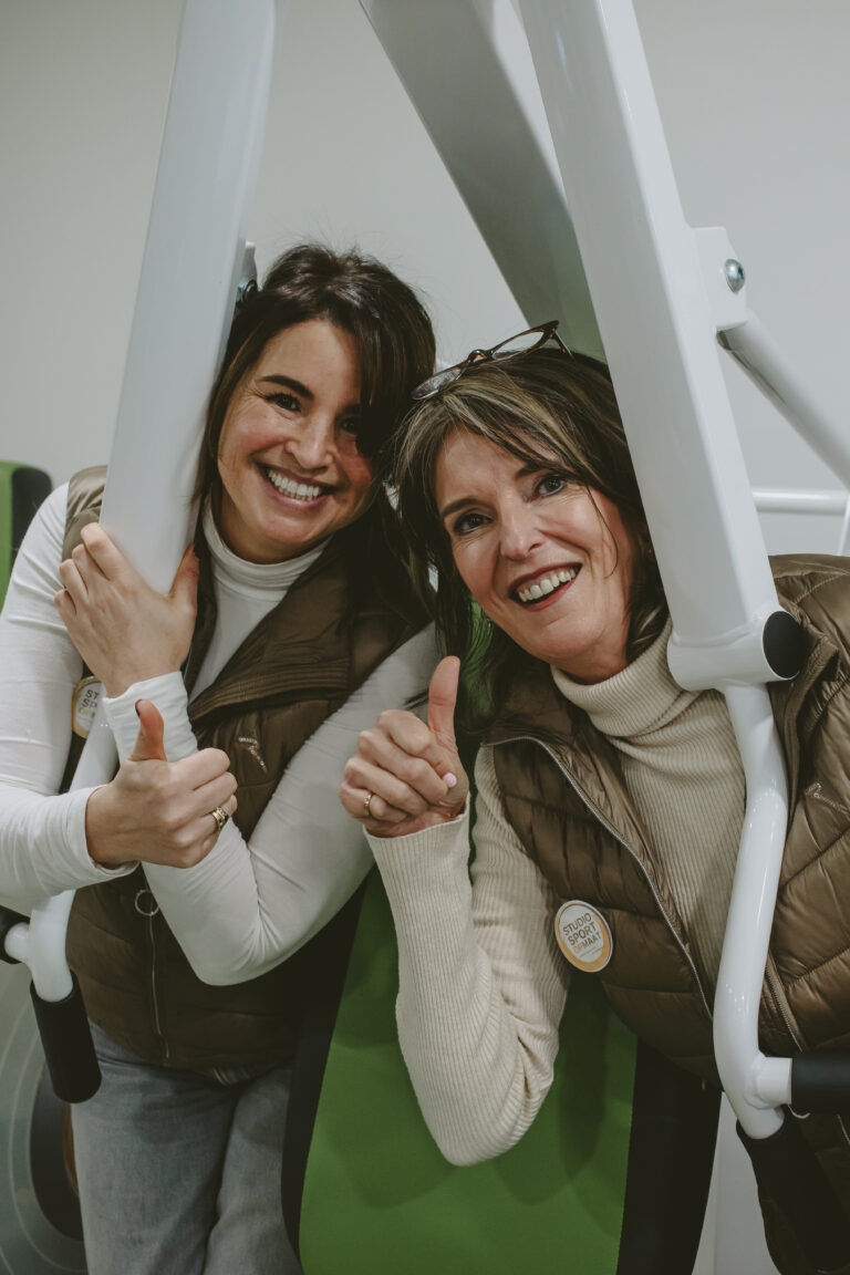 Jasmien en Wilma op toestel